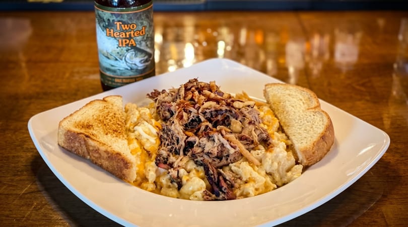 Pulled pork mac and cheese with toasted bread and a bottle of Two Hearted IPA.